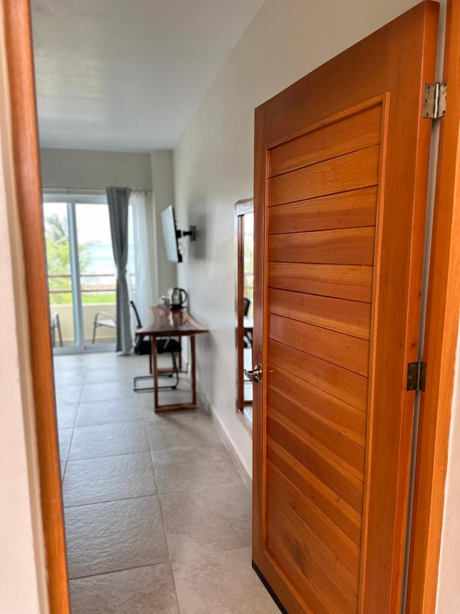 Oneiro Suites With Sea View Махахуал Екстериор снимка