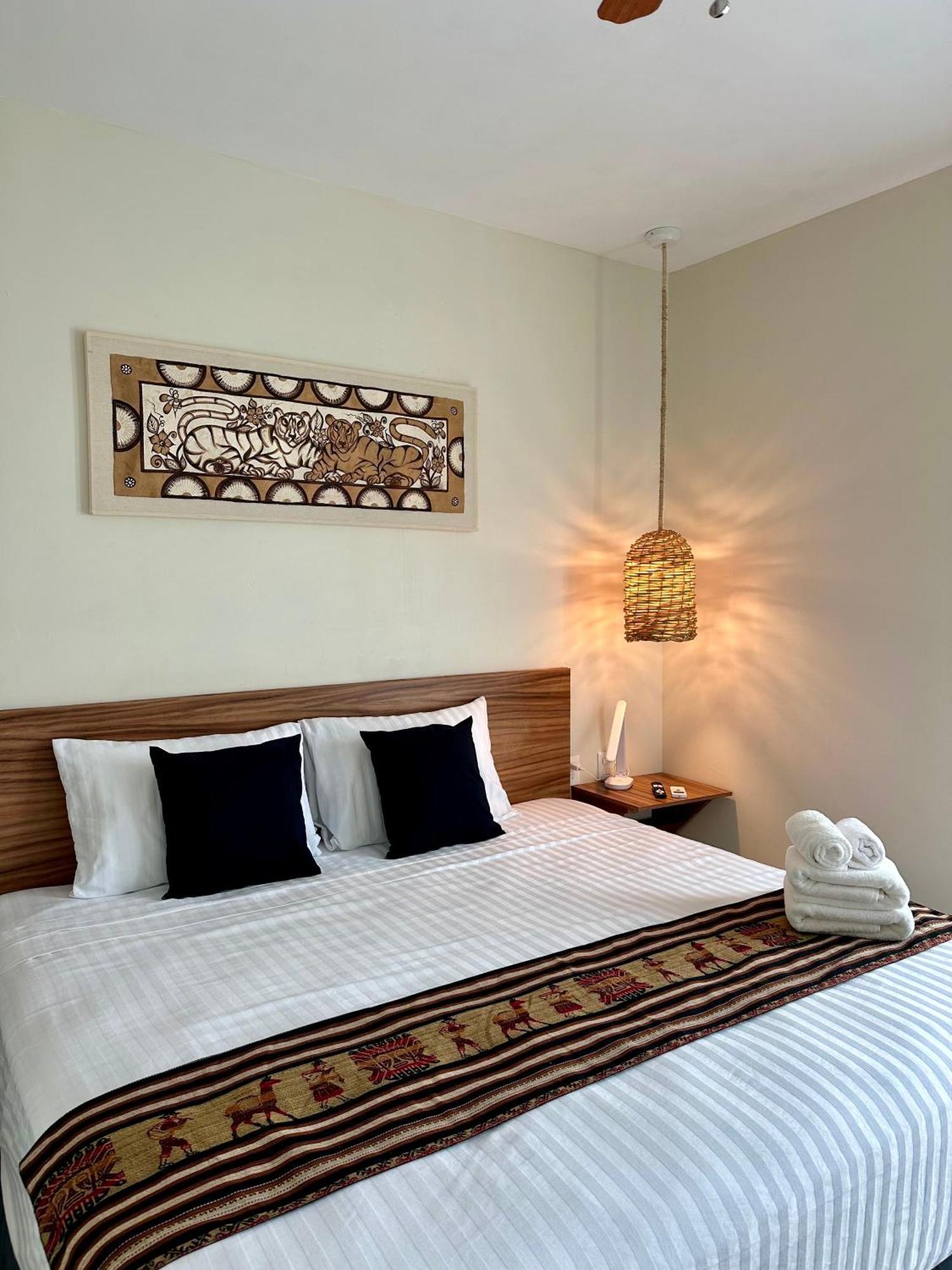 Oneiro Suites With Sea View Махахуал Екстериор снимка