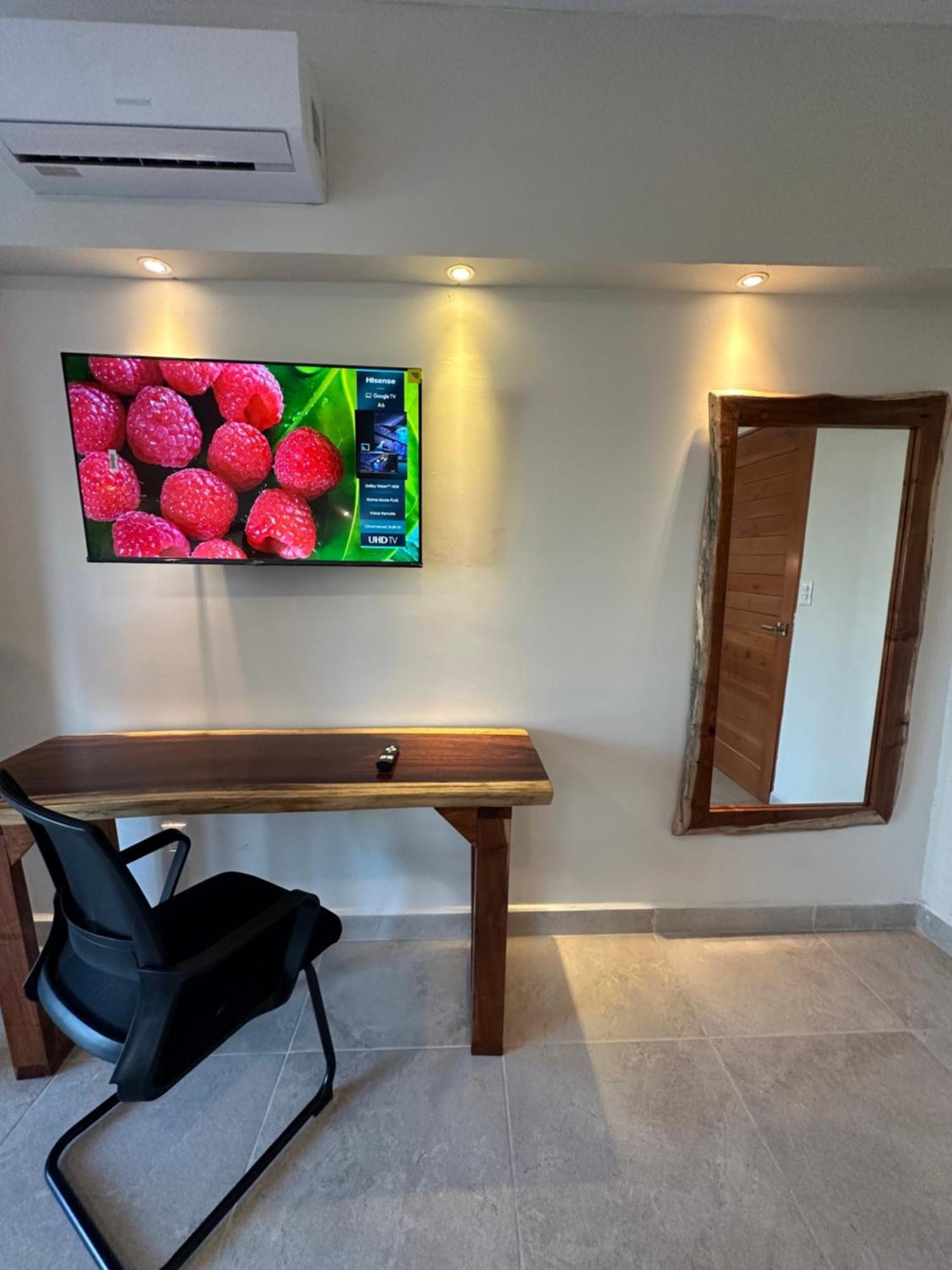 Oneiro Suites With Sea View Махахуал Екстериор снимка